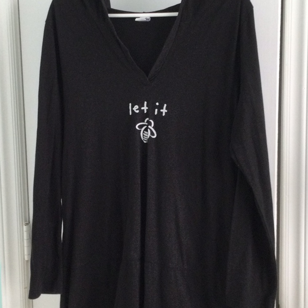 Black hooded cotton throw on top